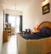 Inderlok Hotel Дехрадун Екстериор снимка